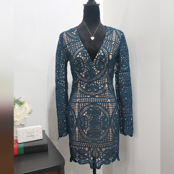 DO+BE Dresses & Skirts - DO+BE Lace Medallion Print Mini Dress Size/ Small